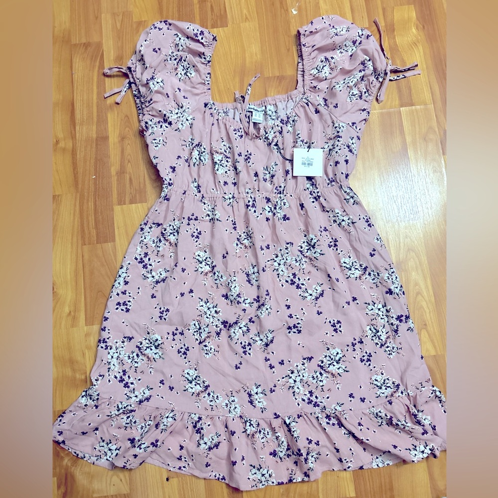 Lovely Charlotte Russe floral spring dress, size xl, never worn.